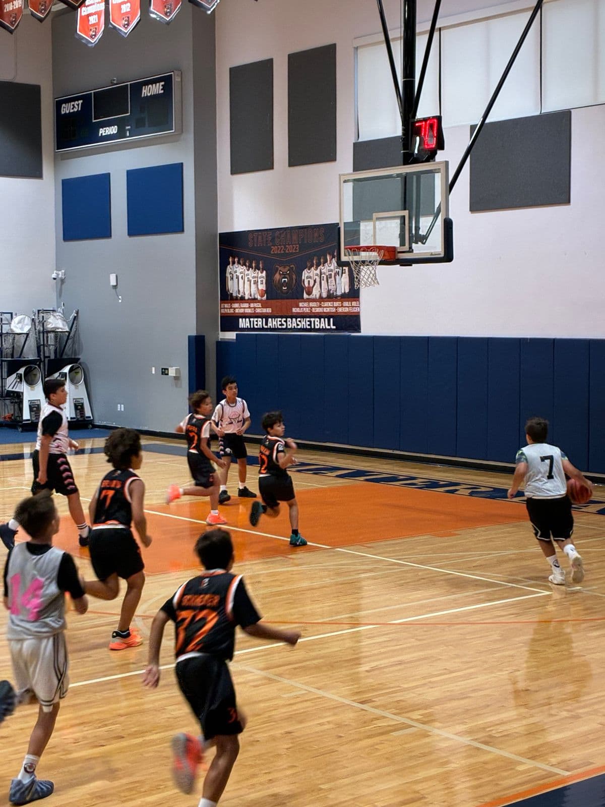 Familia Elite players in a game